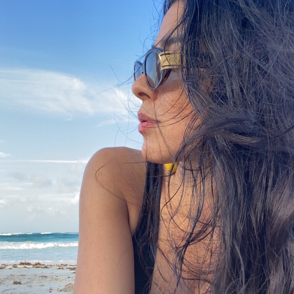 Meet your Posher, Claudia